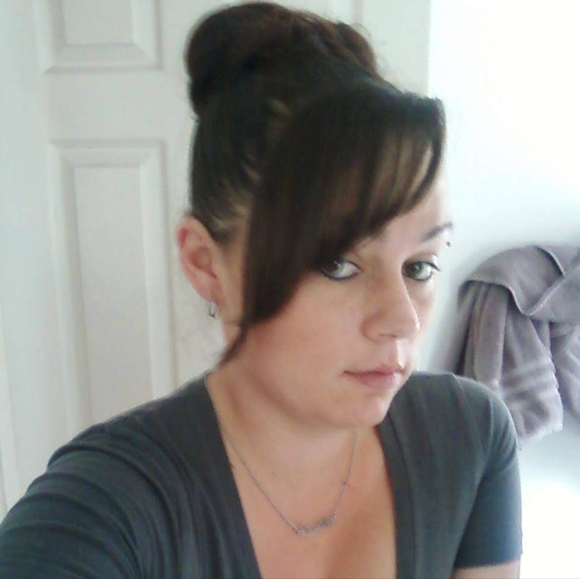 Meet your Posher, Rachelle - Picture 1 of 4